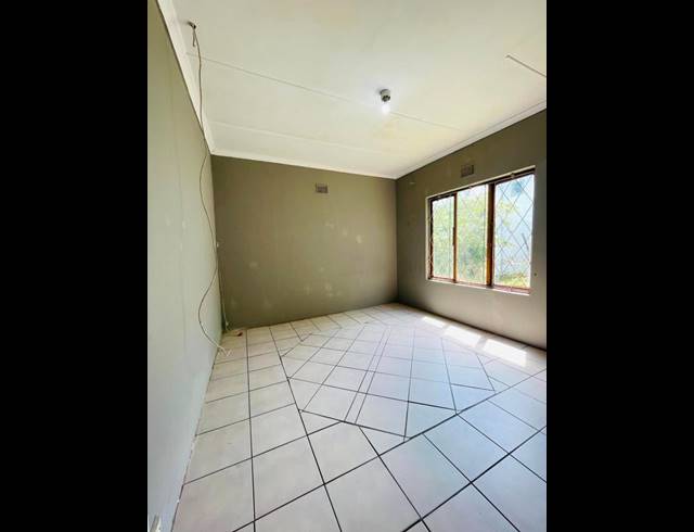 3 BEDROOM HOUSE FOR SALE IN SEA VIEW